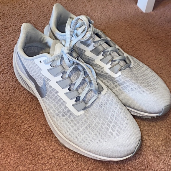 BRAND NEW size 10 women’s Nike Sneaker - Picture 6 of 8